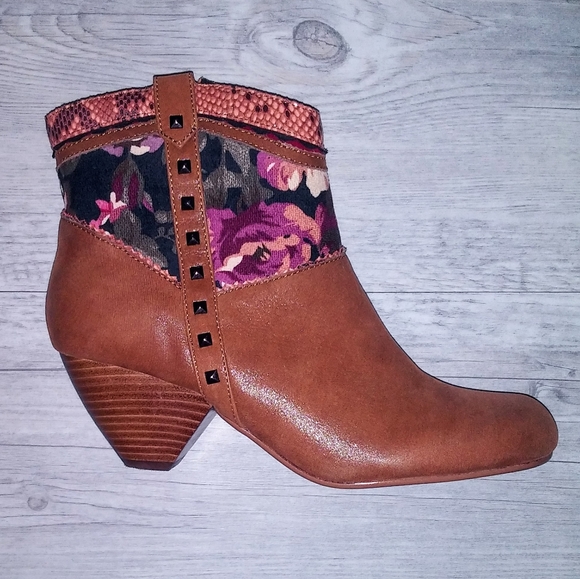 EUC Poetic License 'All A Glow' Ankle Boots - Picture 2 of 8